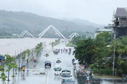 Thành phố Lào Cai khẩn trương di chuyển các hộ dân dọc 2 bên sông Hồng