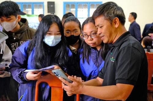 Nhiều cơ hội việc làm cho sinh viên, người lao động