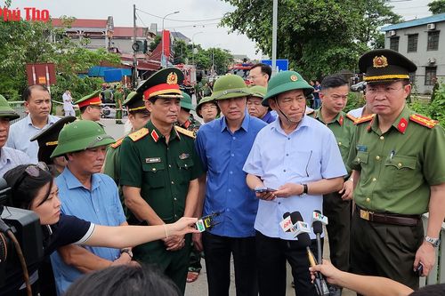 Phó Thủ tướng Hồ Đức Phớc chỉ đạo khẩn trương tìm kiếm, cứu nạn vụ sập cầu Phong Châu