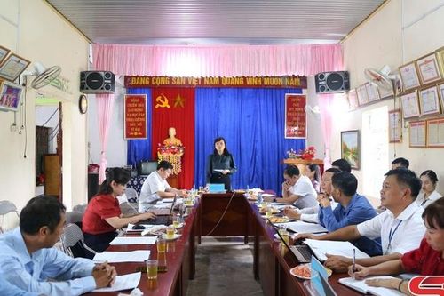 Đồng chí Chủ nhiệm Ủy ban Kiểm tra Tỉnh ủy làm việc tại xã Chiềng Sơn