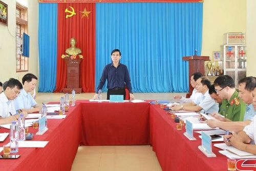 Đồng chí Bí thư Tỉnh ủy làm việc tại bản Phiêng Cài, xã Lóng Sập, huyện Mộc Châu