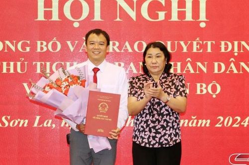Hội nghị công bố và trao quyết định của Chủ tịch UBND tỉnh về công tác cán bộ