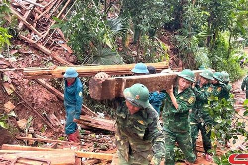 Tình quân dân trong mưa bão