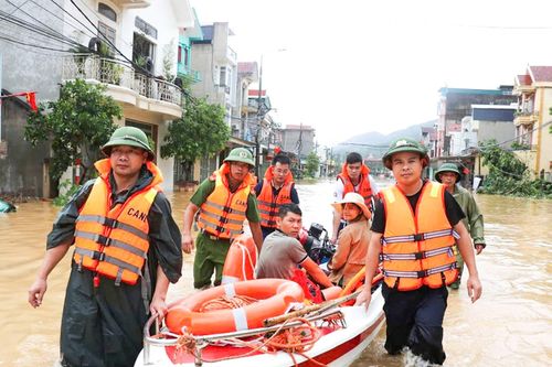 Thủ phủ vải thiều ngập trong biển nước, nhiều nơi vẫn mất điện