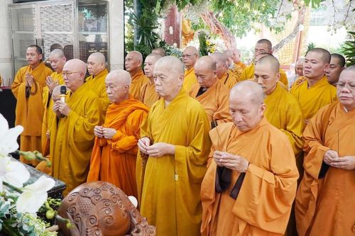 Ban Trị sự GHPGVN Q.Gò Vấp viếng tang Ni trưởng Thích nữ Lệ Phát tại chùa Châu An