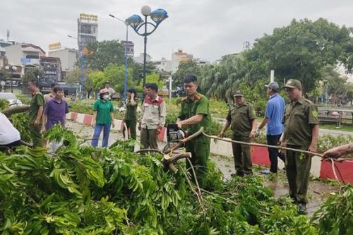 Hải Dương ra quân khắc phục sự cố, dọn dẹp vệ sinh sau bão