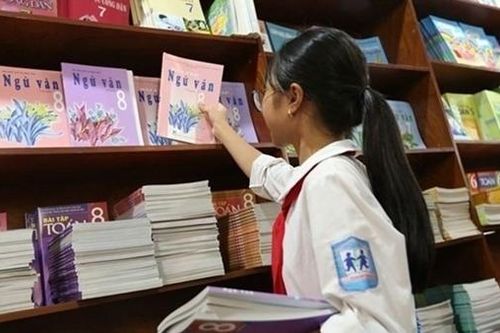 Bổ sung kịp thời sách giáo khoa cho địa phương bị thiệt hại do mưa bão