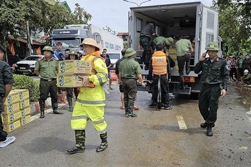 Công an Lạng Sơn trắng đêm ứng cứu người dân vùng úng ngập