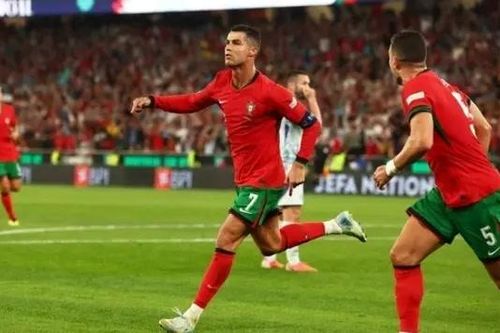 Ronaldo 'lên tiếng', Bồ Đào Nha ngược dòng hạ gục Scotland
