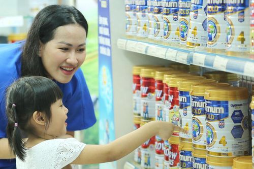 Ma trận quảng cáo sữa: Chọn sản phẩm nào thực sự tốt với trẻ nhỏ?