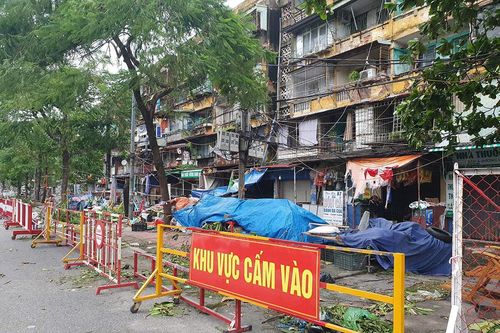 Chung cư cũ bị nghiêng sau bão số 3, Hải Phòng di dời khẩn cấp các hộ dân