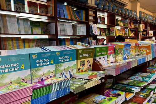 Bộ GD&ĐT yêu cầu in thêm sách giáo khoa, không để học sinh vùng lũ thiếu sách