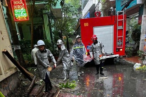 Gần 2.000 lượt cán bộ chiến sĩ phòng cháy, chữa cháy Thủ đô tham gia ứng phó với bão số 3