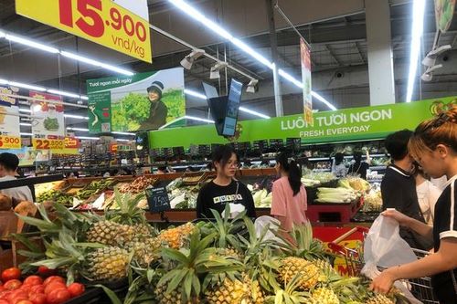 Nước lũ dâng gây sạt lở, ảnh hưởng sản xuất nông nghiệp, giá bán thực phẩm ở nhiều địa phương tăng