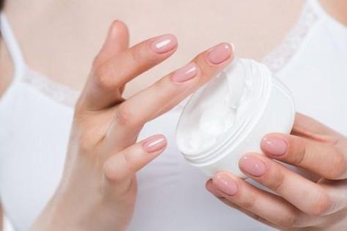 Làm gì để chăm sóc da khi thời tiết chuyển mùa?