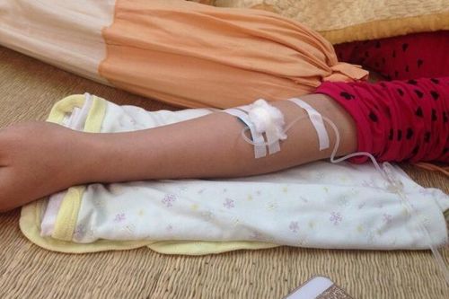 Tiêm truyền tại nhà một cán bộ Trạm y tế xã bị phạt