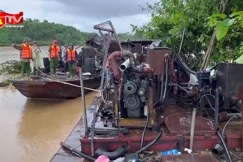 Lai dắt thành công hai tàu không người dạt từ Trung Quốc trên sông Hồng