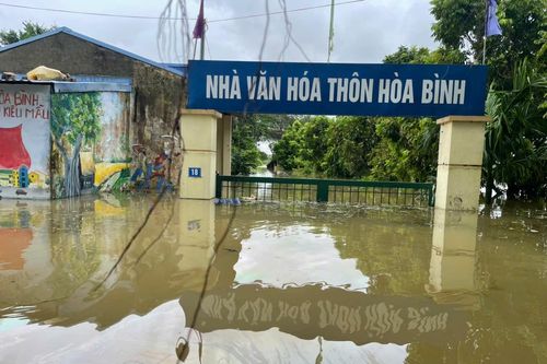 Thôn xóm chìm trong biển nước ở Sóc Sơn