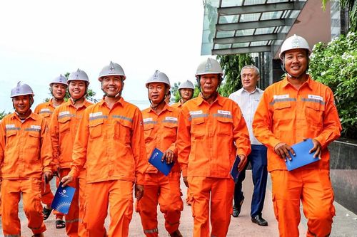 Ngành điện Hà Tĩnh tăng cường nhân lực hỗ trợ các tỉnh phía Bắc khắc phục hậu quả bão số 3