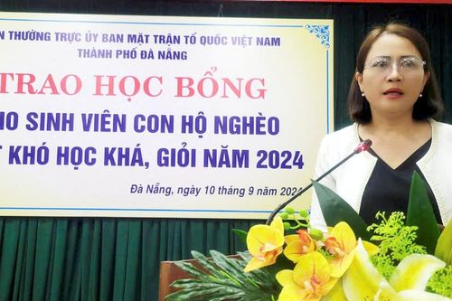 Đà Nẵng: Trao học bổng cho sinh viên con hộ nghèo vượt khó năm 2024