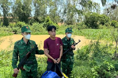 Bắt giữ kẻ vận chuyển thuê 25kg ma túy
