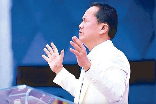 Vì sao mục sư tự xưng 'bá chủ vũ trụ' bị FBI truy nã gắt gao nhất