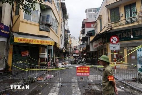 Phong tỏa khu vực xung quanh số nhà 46 Hàng Gai (Hà Nội) bị nghiêng
