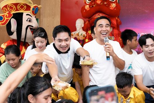 Khánh Hòa: nghệ sĩ, diễn viên phá cỗ Trung thu cùng các em làng trẻ SOS