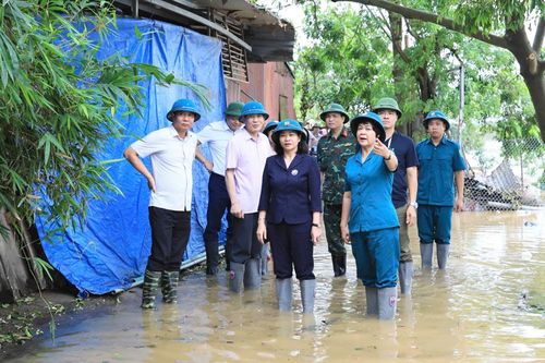 Lãnh đạo TP Hà Nội thị sát công tác ứng phó mưa lũ tại quận Ba Đình