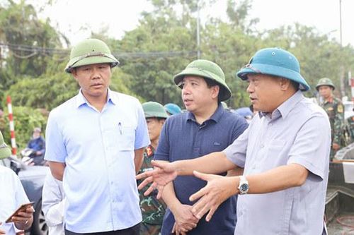 Chủ tịch TP Hà Nội: quyết tâm bảo đảm an toàn cao nhất cho người dân, nhất là hộ ven đê