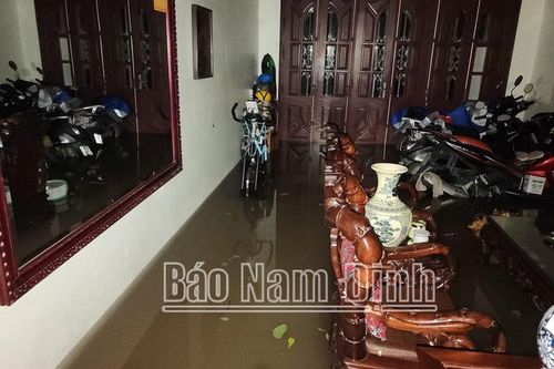 Khẩn trương tiêu thoát nước khắc phục ngập úng ở thành phố Nam Định