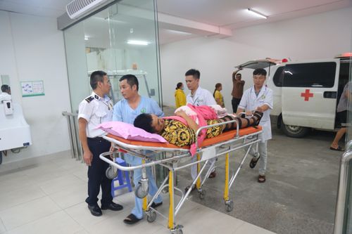 Tích cực cứu chữa người bệnh sau bão số 3