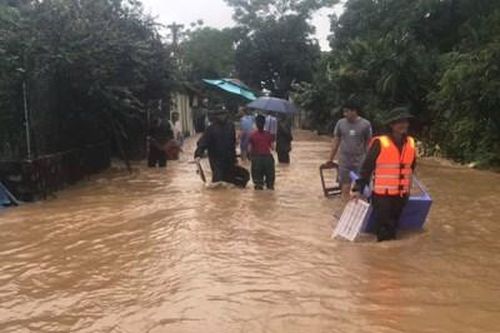 Tạm dừng việc kho, lo chống lũ