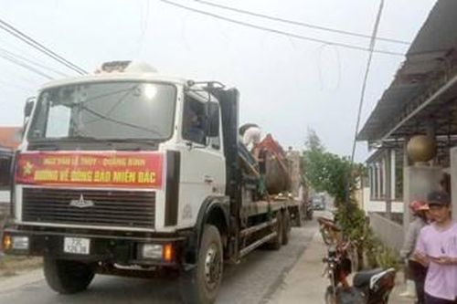 'Sao vuông' Lệ Thủy hướng về người dân vùng lũ Thái Nguyên