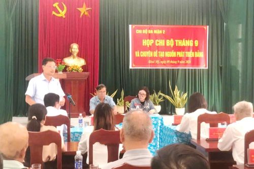 Chủ tịch HĐND thành phố Ngô Xuân Thắng dự sinh hoạt chi bộ khu dân cư thuộc địa bàn phân công theo dõi