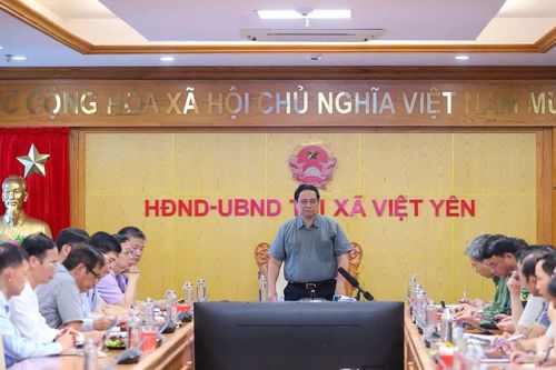 Thủ tướng chủ trì họp trực tuyến từ Bắc Giang: Không để ai bị đói, thiếu chỗ ở do mưa lũ