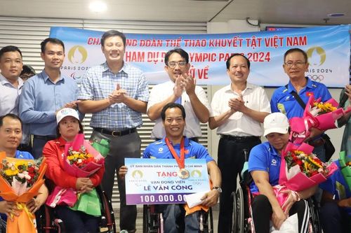 Chào đón các tuyển thủ Paralympic về nước