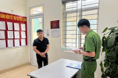 Bắt kẻ vận chuyển 6,5kg ngà voi Châu Phi thuộc loài nguy cấp