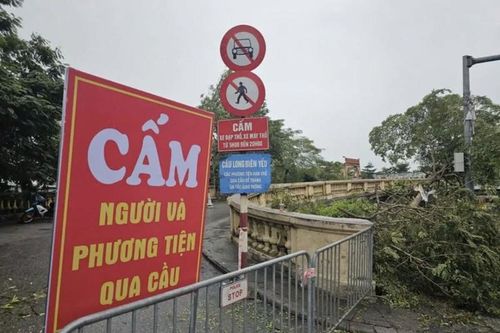 Hà Nội cấm phương tiện qua cầu Long Biên