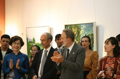 Khám phá tài năng sáng tạo của nghệ sĩ Việt