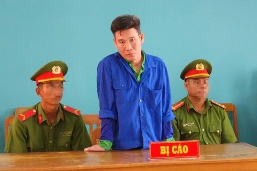 Dùng dao đâm nhiều người trọng thương do ghen tuông, lĩnh án 12 năm tù