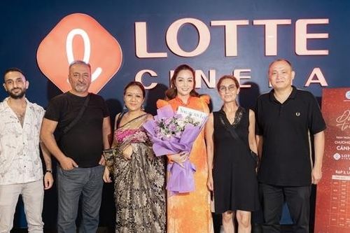 Đại sứ Kanat Tumys muốn công chiếu 'Đóa hoa mong manh' tại Kazakhstan