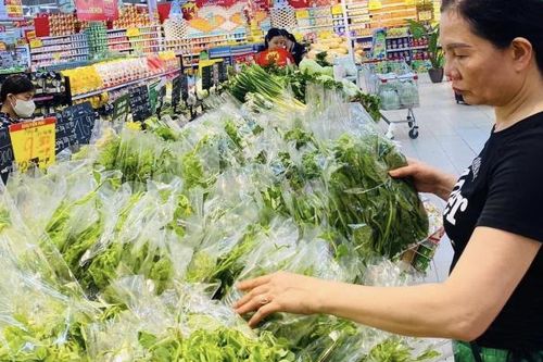 Hà Nội: Sau bão, chợ truyền thống trầm lắng, siêu thị tăng khuyến mãi