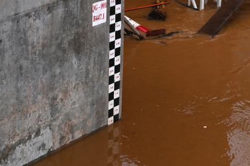 Mực nước các sông ở Hà Nội lên mức báo động, sẵn sàng sơ tán dân