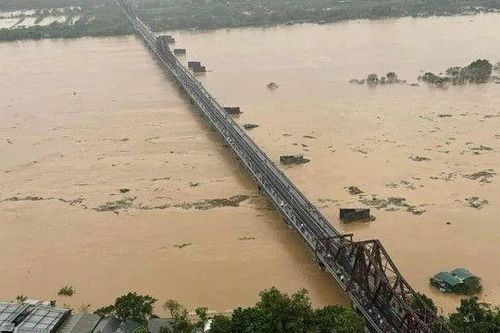 Hà Nội báo động lũ trên sông Hồng, 10 quận nội thành nguy cơ ngập, ùn tắc cục bộ