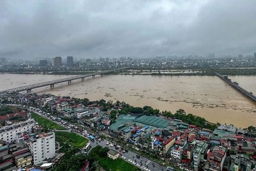 Nguy cơ ngập lụt cao, loạt trường ở Hà Nội cho học sinh nghỉ học sớm