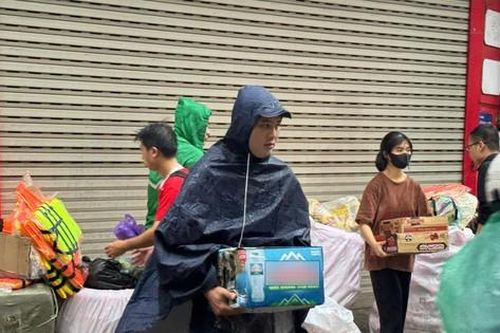 Người dân chung tay hướng về vùng lũ