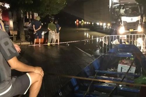 Nước lũ sông Cầu rút, đò Chùa Hương lên chi viện cho Yên Bái