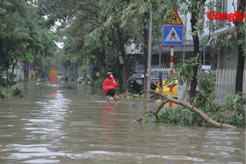 Hình ảnh ngập úng tại Hà Nội