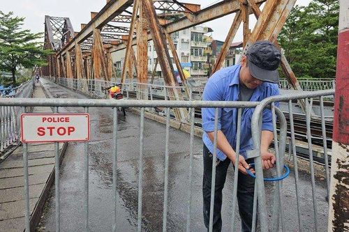 Hà Nội: Cấm người và phương tiện qua cầu Long Biên